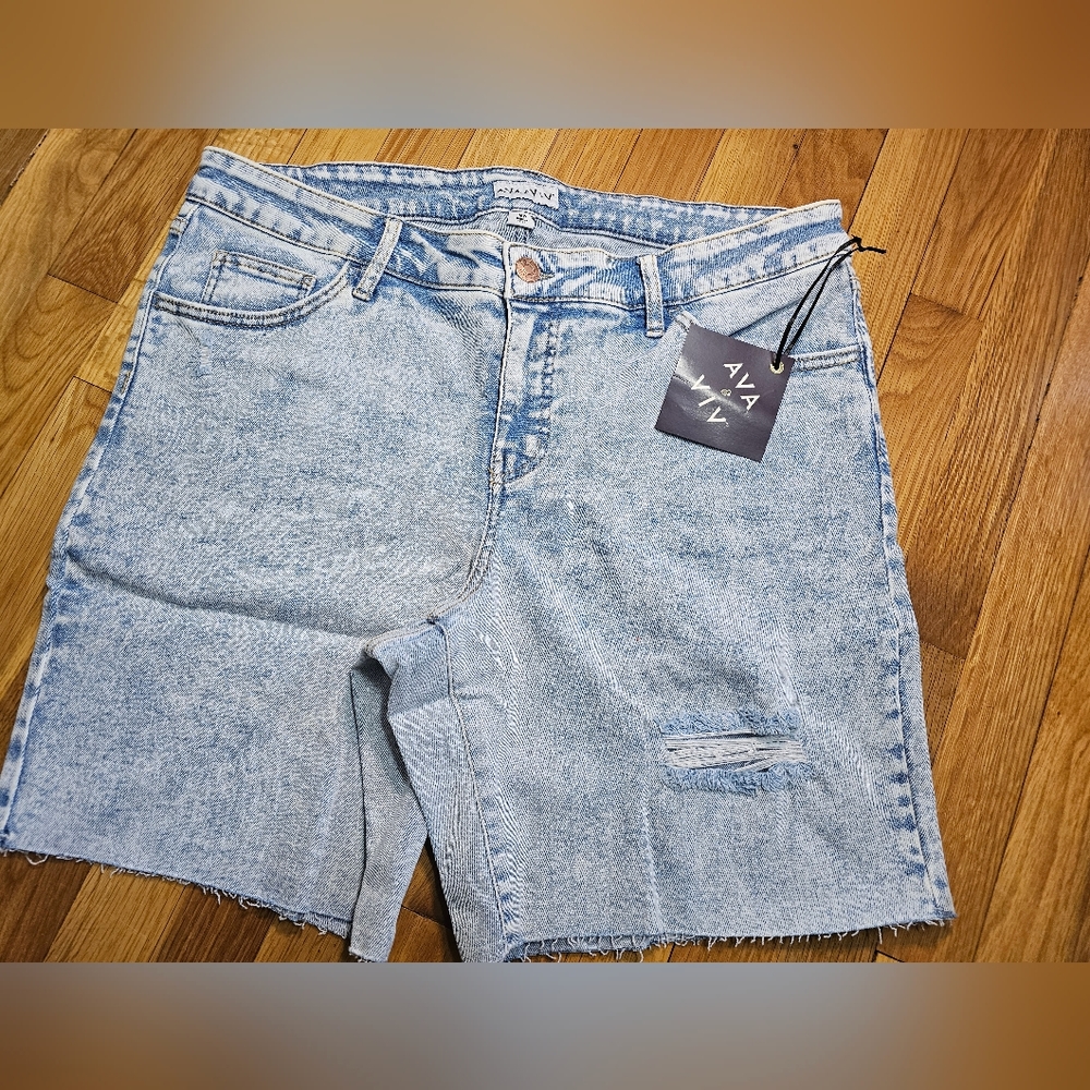 NWT- AVA & VIV Womens Plus Size Shorts